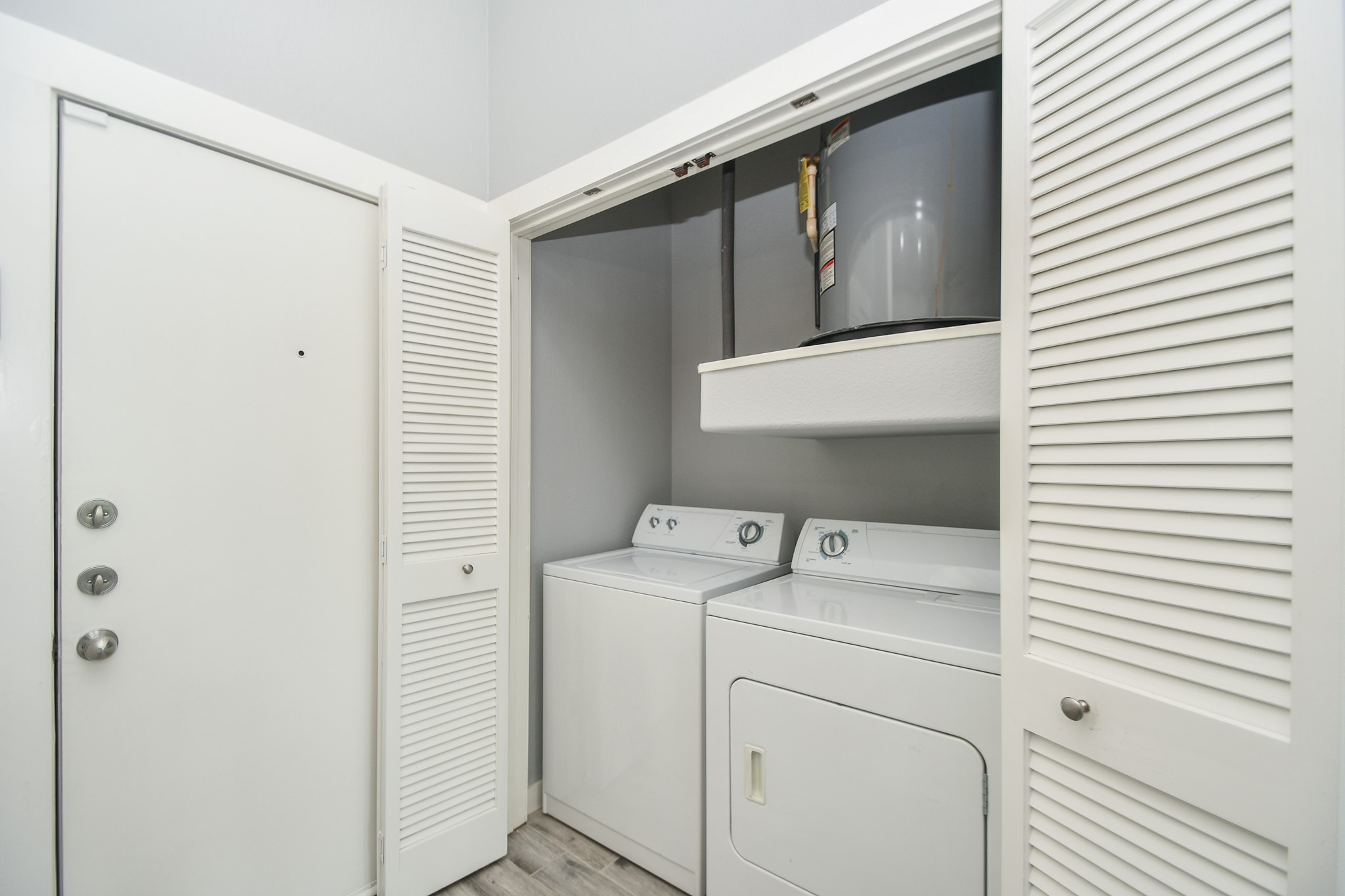 1441 East Street, Unit 302 Houston, TX 77007 - Photo 14 of 32 Washer and Dryer