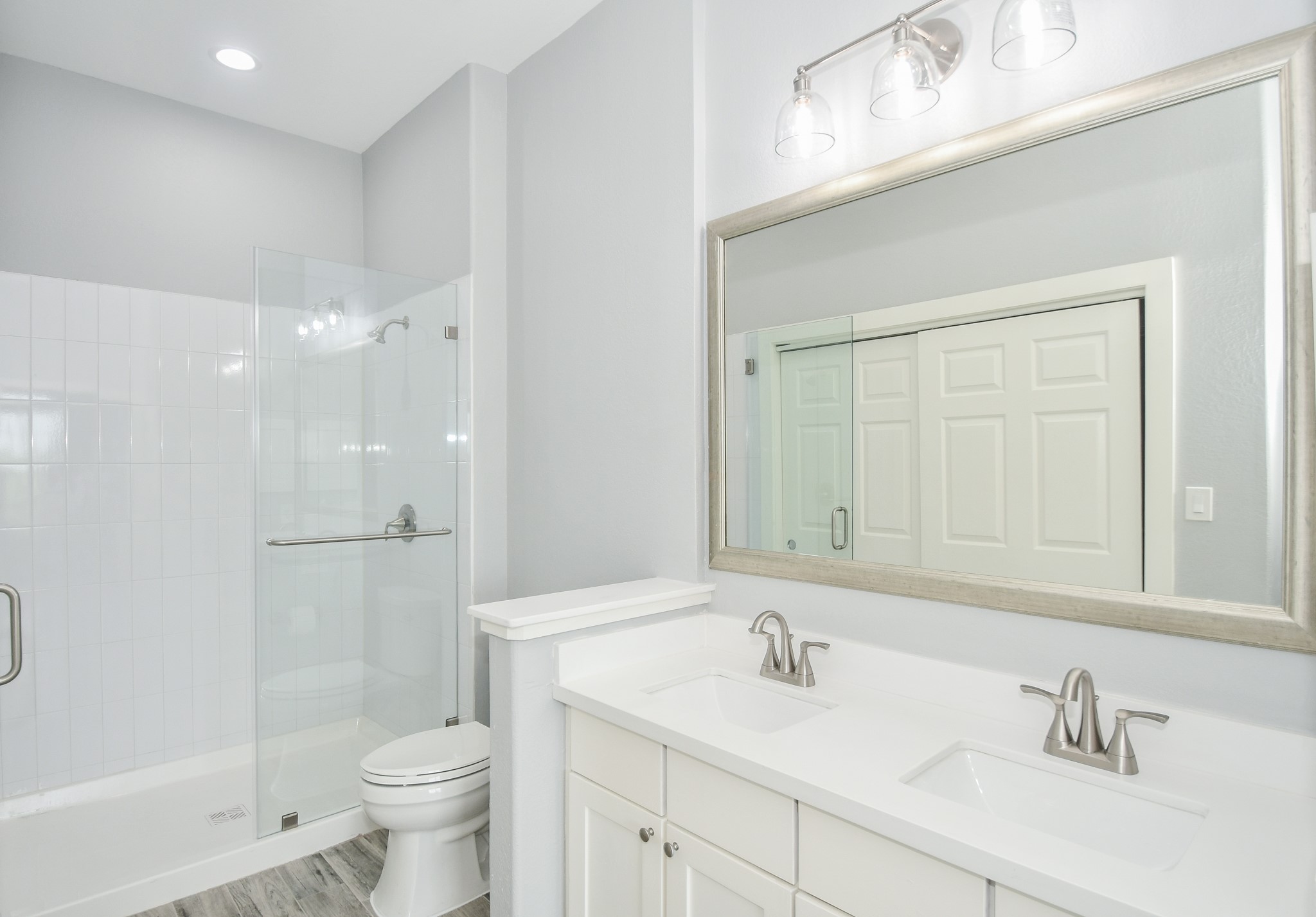 1441 East Street, Unit 302 Houston, TX 77007 - Photo 18 of 32 Primary Bathroom with Oversized Shower