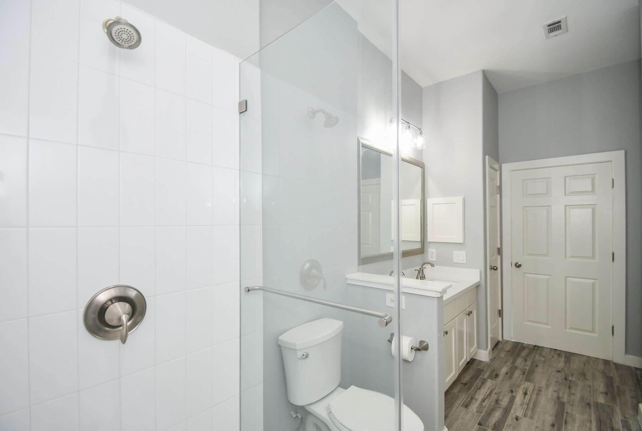 1441 East Street, Unit 302 Houston, TX 77007 - Photo 20 of 32 Another View of Primary Bathroom