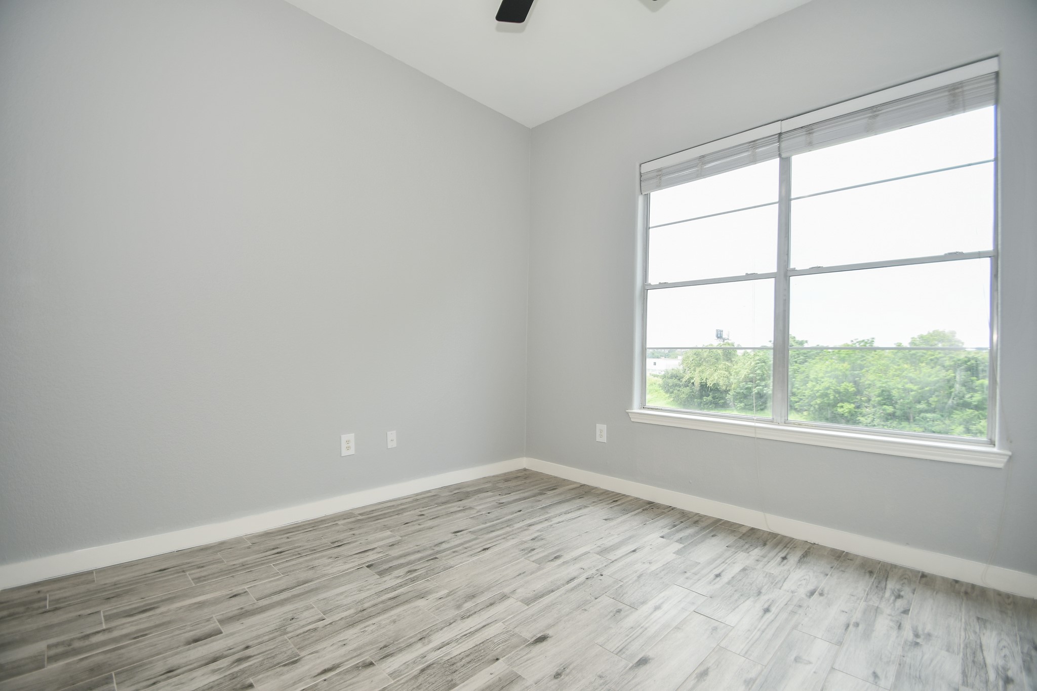 1441 East Street, Unit 302 Houston, TX 77007 - Photo 22 of 32 Secondary Bedroom with Terrific View