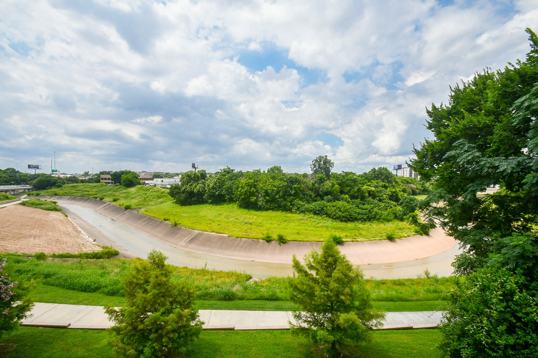 1441 East Street, Unit 302 Houston, TX 77007 - Photo 26 of 32 Beautiful View of White Oak Bayou