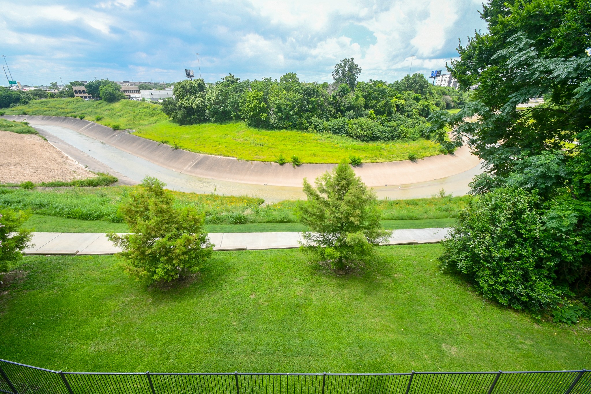 1441 East Street, Unit 302 Houston, TX 77007 - Photo 27 of 32 Pretty Greenspace