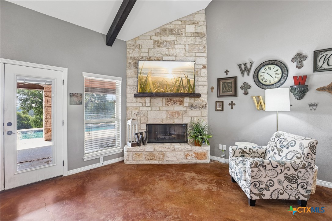 4747 Water Works Road Belton, TX 76513 - Photo 11 of 40 Living Room
