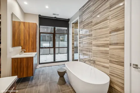 $3,200,000 | 123 South Peoria Street, Unit P2, Chicago, IL 60607