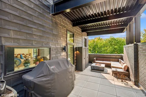 $3,200,000 | 123 South Peoria Street, Unit P2, Chicago, IL 60607