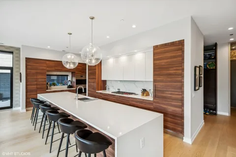 $3,200,000 | 123 South Peoria Street, Unit P2, Chicago, IL 60607