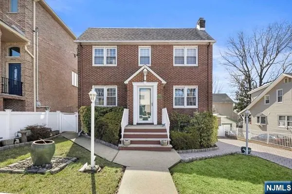 $2,000 | 370 Aurora Avenue, Unit 2, Cliffside Park, NJ 07010