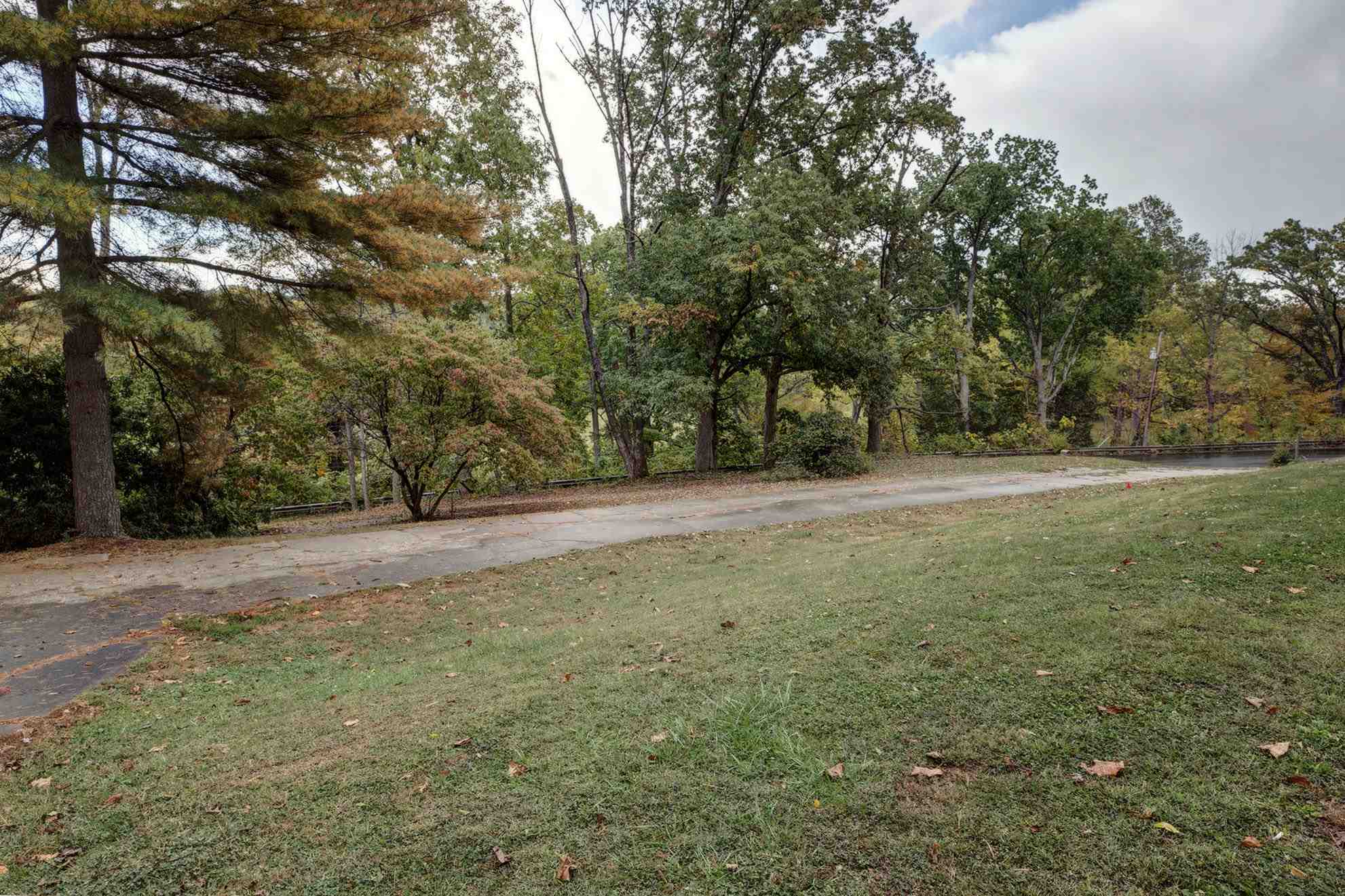 4583 North Hartstrait Road Bloomington, IN 47404 - Photo 5 of 30 Gallery Image 5