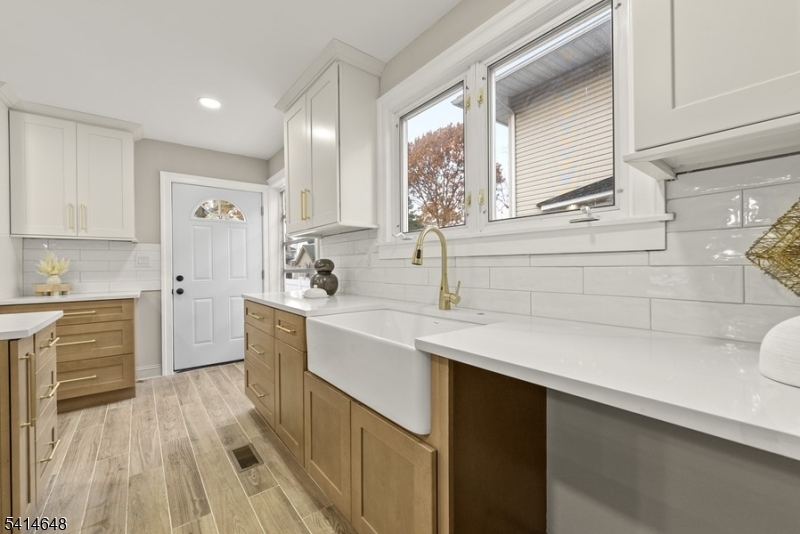 138 Monmouth Road Elizabeth, NJ 07208 - Photo 7 of 30