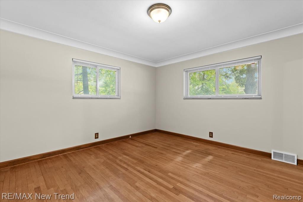 33266 Raphael Road Farmington Hills, MI 48336 - Photo 16 of 36
