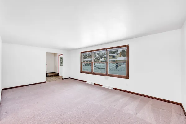 $370,000 | 550 Edelweiss Drive, Green Bay, WI 54302