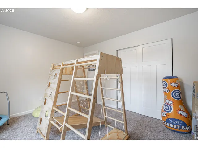 a black and white photo of a very nice looking room