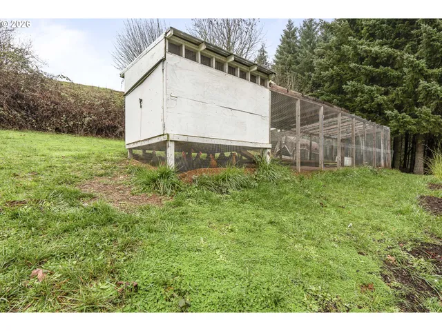 a view of a backyard of house