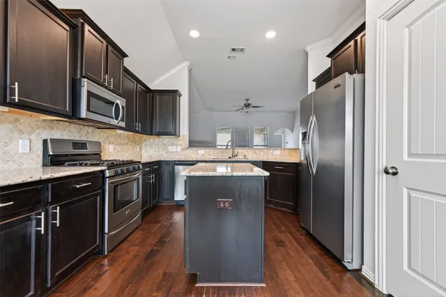 $2,300 | 18118 Tucson Bend Drive, Cypress, TX 77429