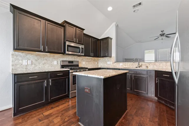 $2,300 | 18118 Tucson Bend Drive, Cypress, TX 77429