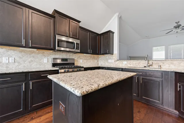 $2,300 | 18118 Tucson Bend Drive, Cypress, TX 77429