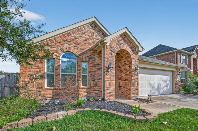 $2,300 | 18118 Tucson Bend Drive, Cypress, TX 77429