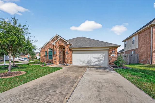 $2,300 | 18118 Tucson Bend Drive, Cypress, TX 77429