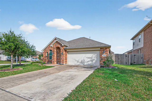 $2,300 | 18118 Tucson Bend Drive, Cypress, TX 77429