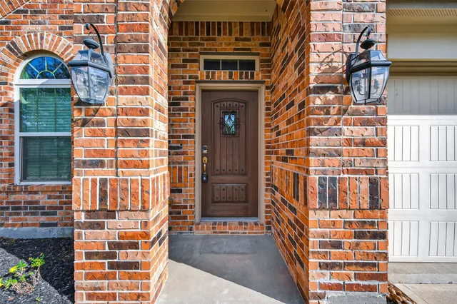 $2,300 | 18118 Tucson Bend Drive, Cypress, TX 77429