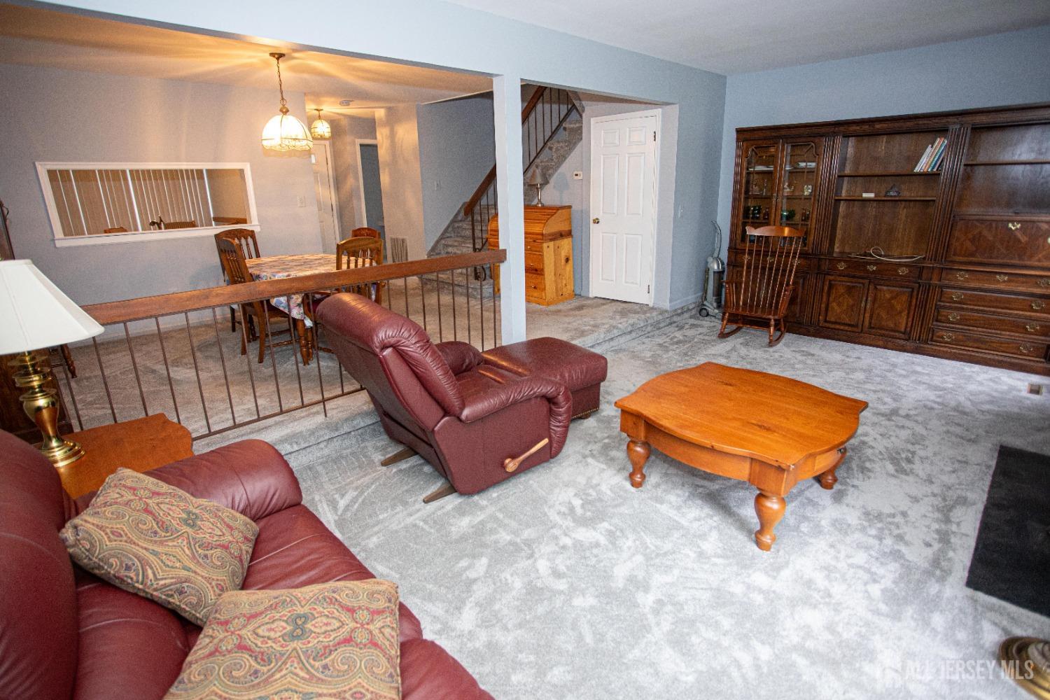 102 Timber Oaks Road Edison, NJ 08820 - Photo 19 of 46