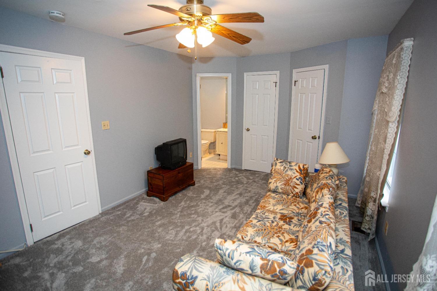 102 Timber Oaks Road Edison, NJ 08820 - Photo 28 of 46