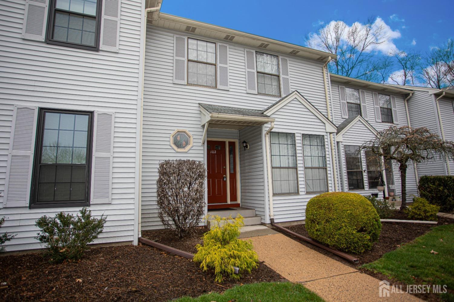 102 Timber Oaks Road Edison, NJ 08820 - Photo 5 of 46