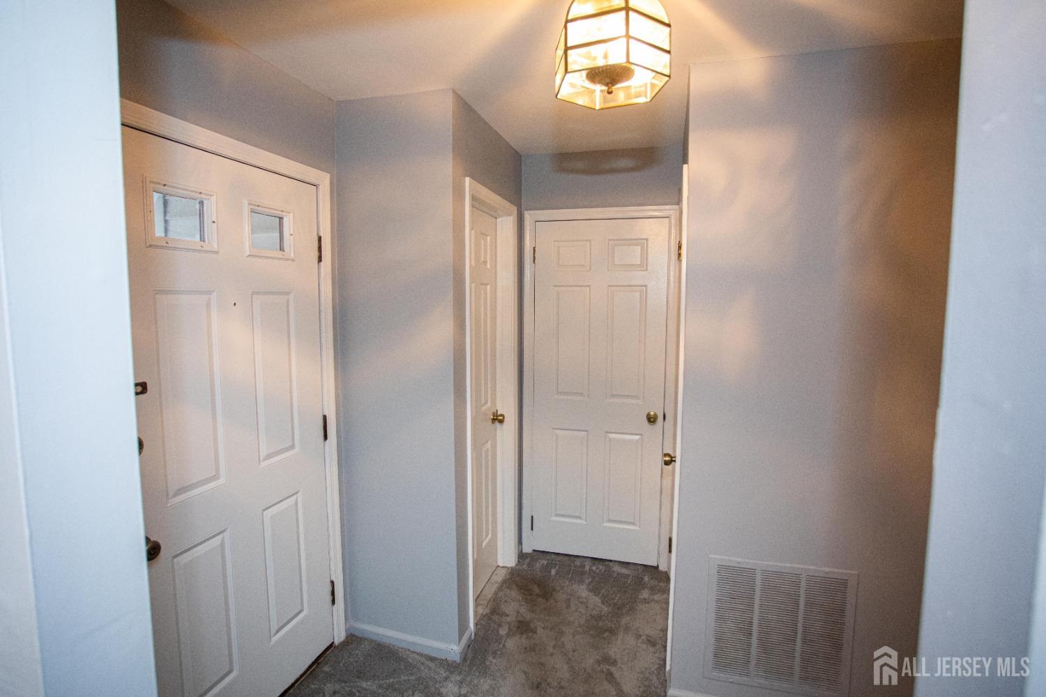 102 Timber Oaks Road Edison, NJ 08820 - Photo 8 of 46
