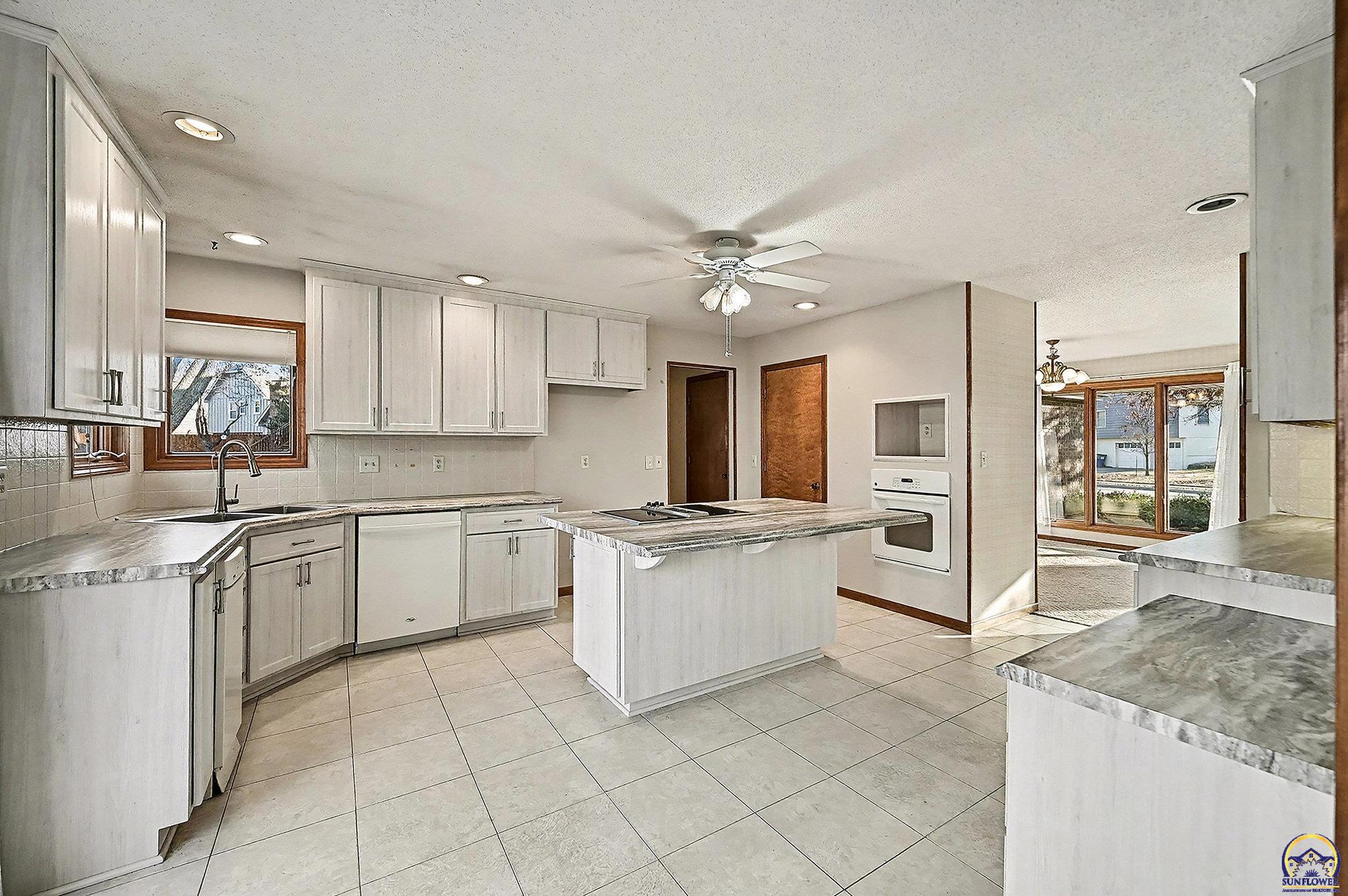 2709 Lawrence Avenue Lawrence, KS 66047 - Photo 12 of 36