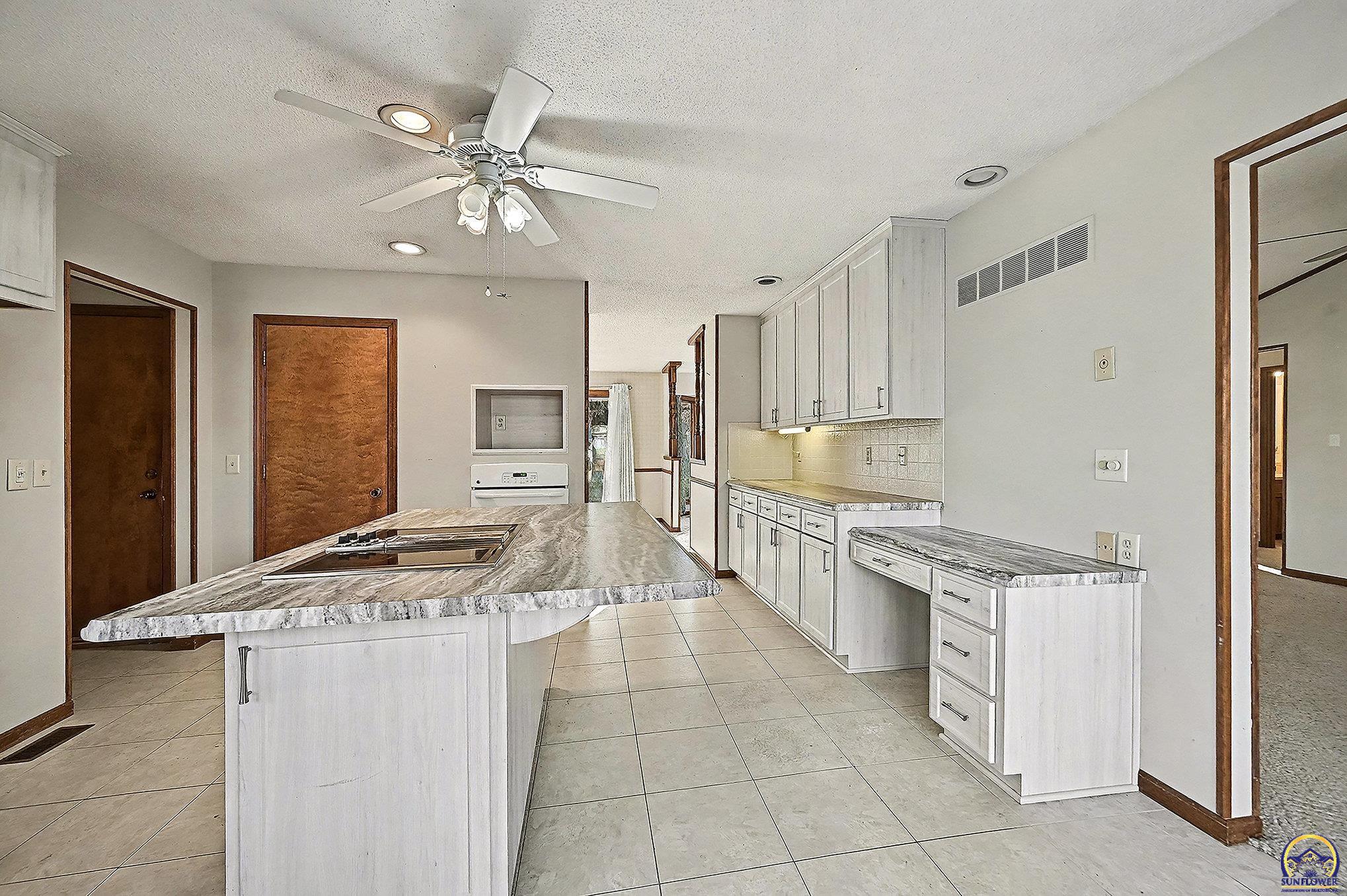 2709 Lawrence Avenue Lawrence, KS 66047 - Photo 13 of 36