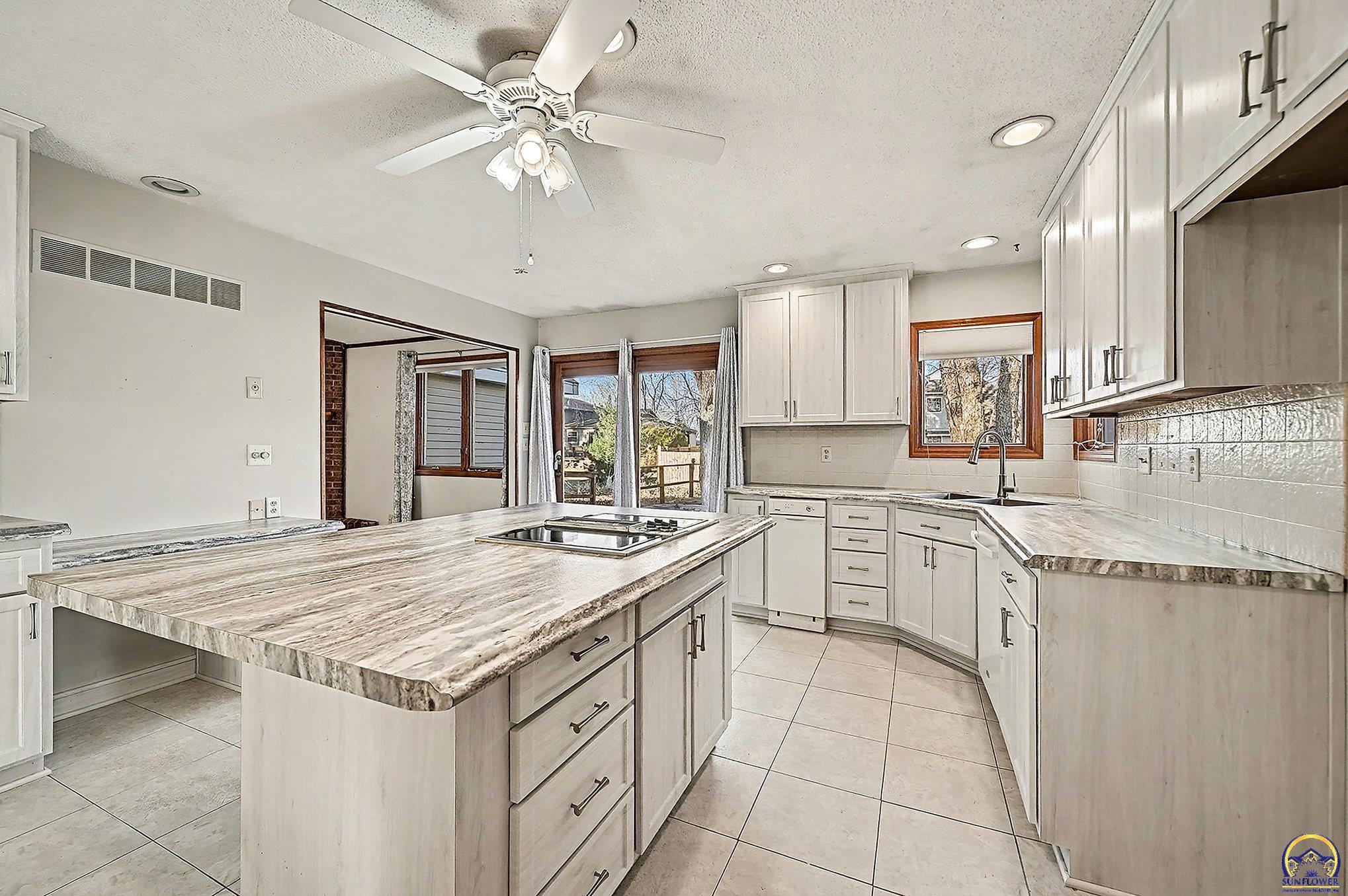 2709 Lawrence Avenue Lawrence, KS 66047 - Photo 14 of 36