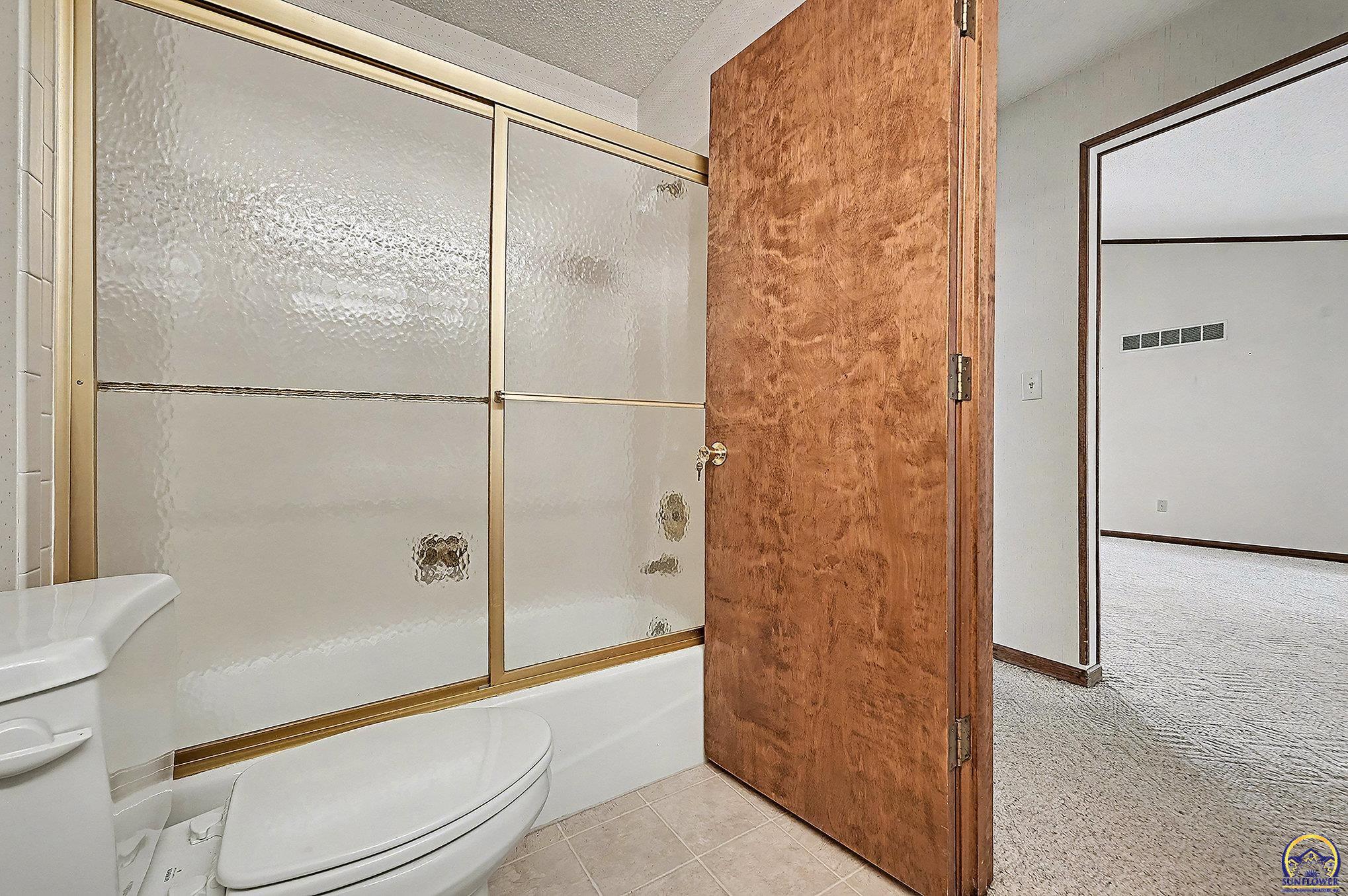 2709 Lawrence Avenue Lawrence, KS 66047 - Photo 20 of 36