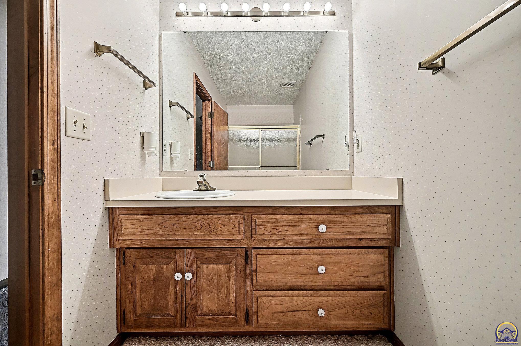 2709 Lawrence Avenue Lawrence, KS 66047 - Photo 21 of 36