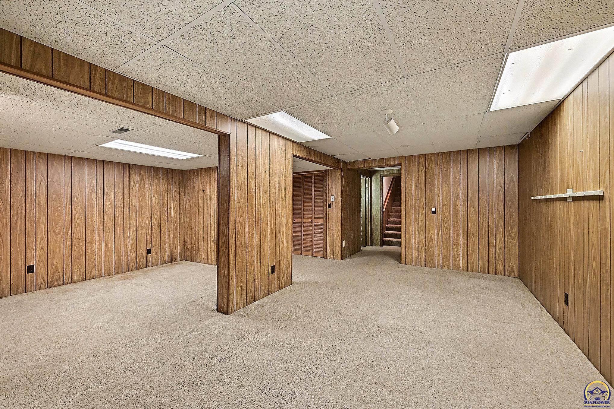 2709 Lawrence Avenue Lawrence, KS 66047 - Photo 26 of 36