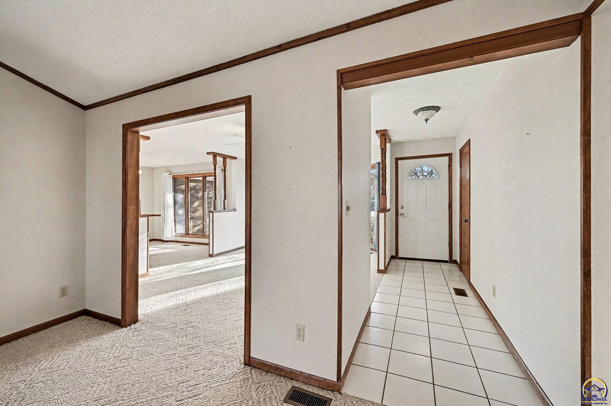 2709 Lawrence Avenue Lawrence, KS 66047 - Photo 5 of 36