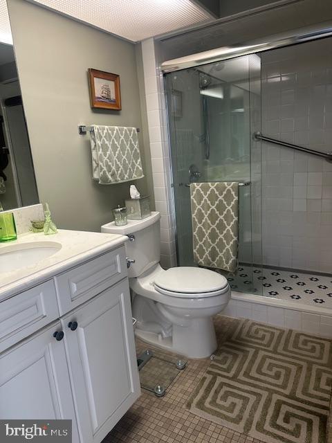 1 Markham Road, Unit 1D Princeton, NJ 08540 - Photo 19 of 55 Modern Primary Bathroom with stylish accents.