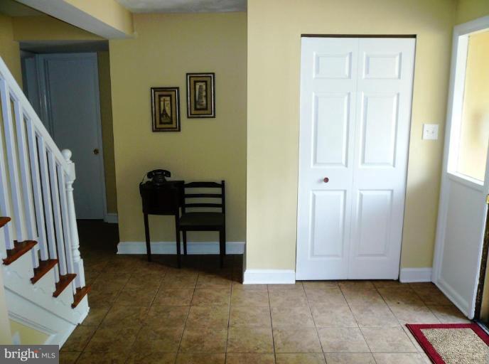 404 Greer Avenue Silver Spring, MD 20901 - Photo 2 of 23 Entrance / Foyer