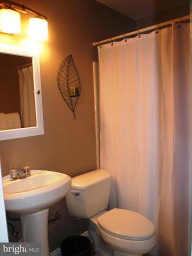 404 Greer Avenue Silver Spring, MD 20901 - Photo 16 of 23 Bath #2