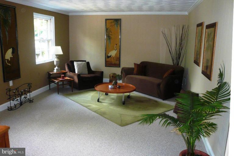 404 Greer Avenue Silver Spring, MD 20901 - Photo 3 of 23 Family Room