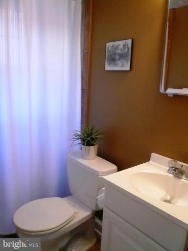 404 Greer Avenue Silver Spring, MD 20901 - Photo 6 of 23 Bath #1