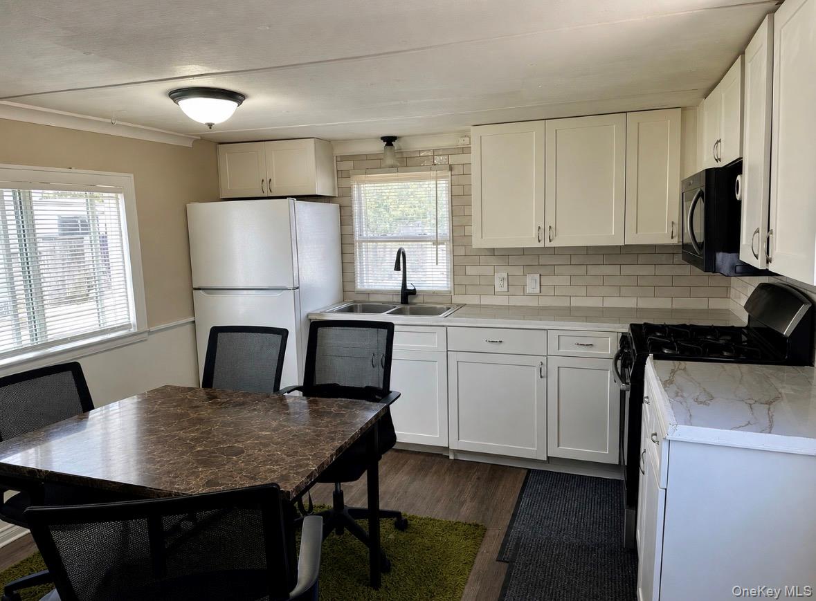 150 Main Street, Unit 57 Islip, NY 11751 - Photo 3 of 24
