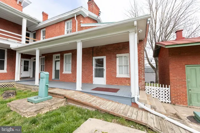 a front view of house with yard