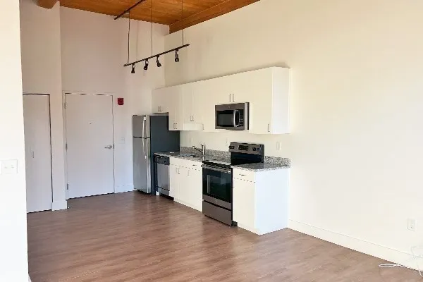 $1,825 | 60 Water, Unit 3012, North Andover, MA 01845