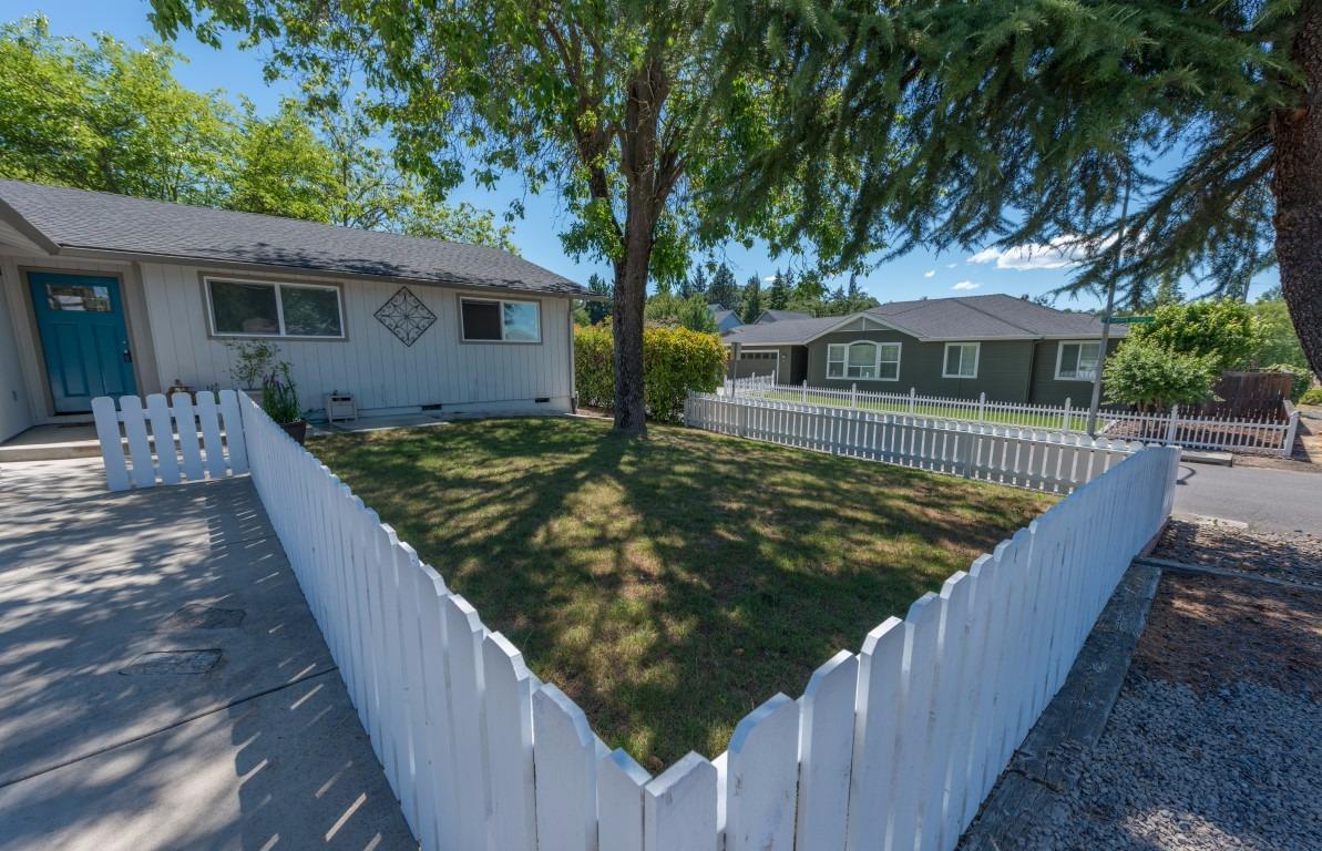 1756 Spring Street Medford, OR 97504 - Photo 26 of 29 Additional Photo