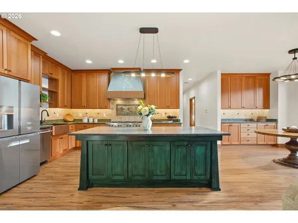 $2,395,000 | 49164 McKenzie Highway, Vida, OR 97488