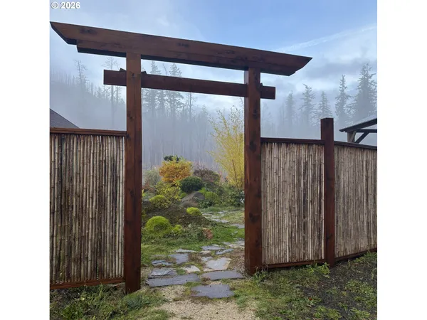 $2,395,000 | 49164 McKenzie Highway, Vida, OR 97488
