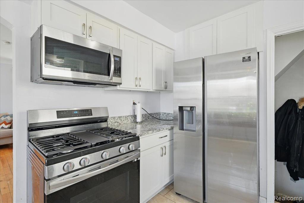 2444 Academy Street Dearborn, MI 48124 - Photo 14 of 35