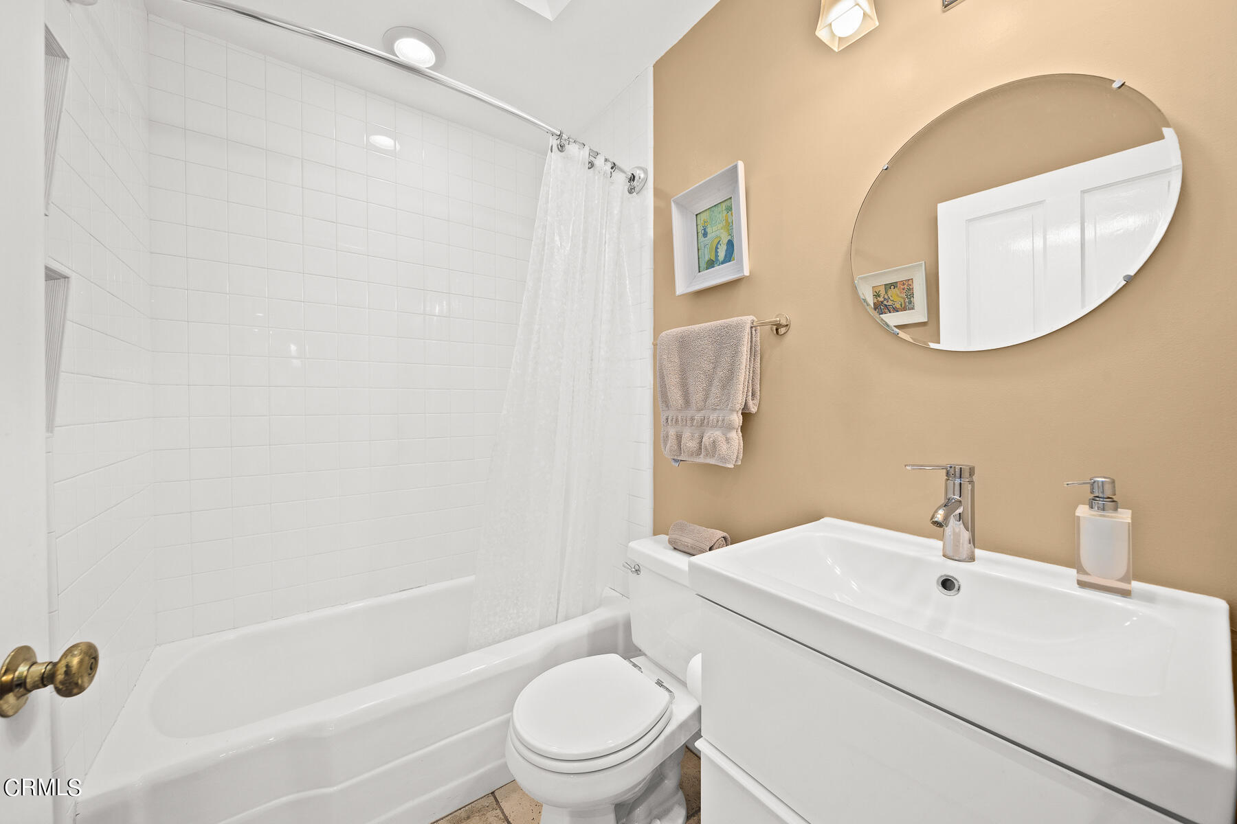 3780 Fairmeade Road Pasadena, CA 91107 - Photo 18 of 73 a bathroom with a sink a toilet and a mirror