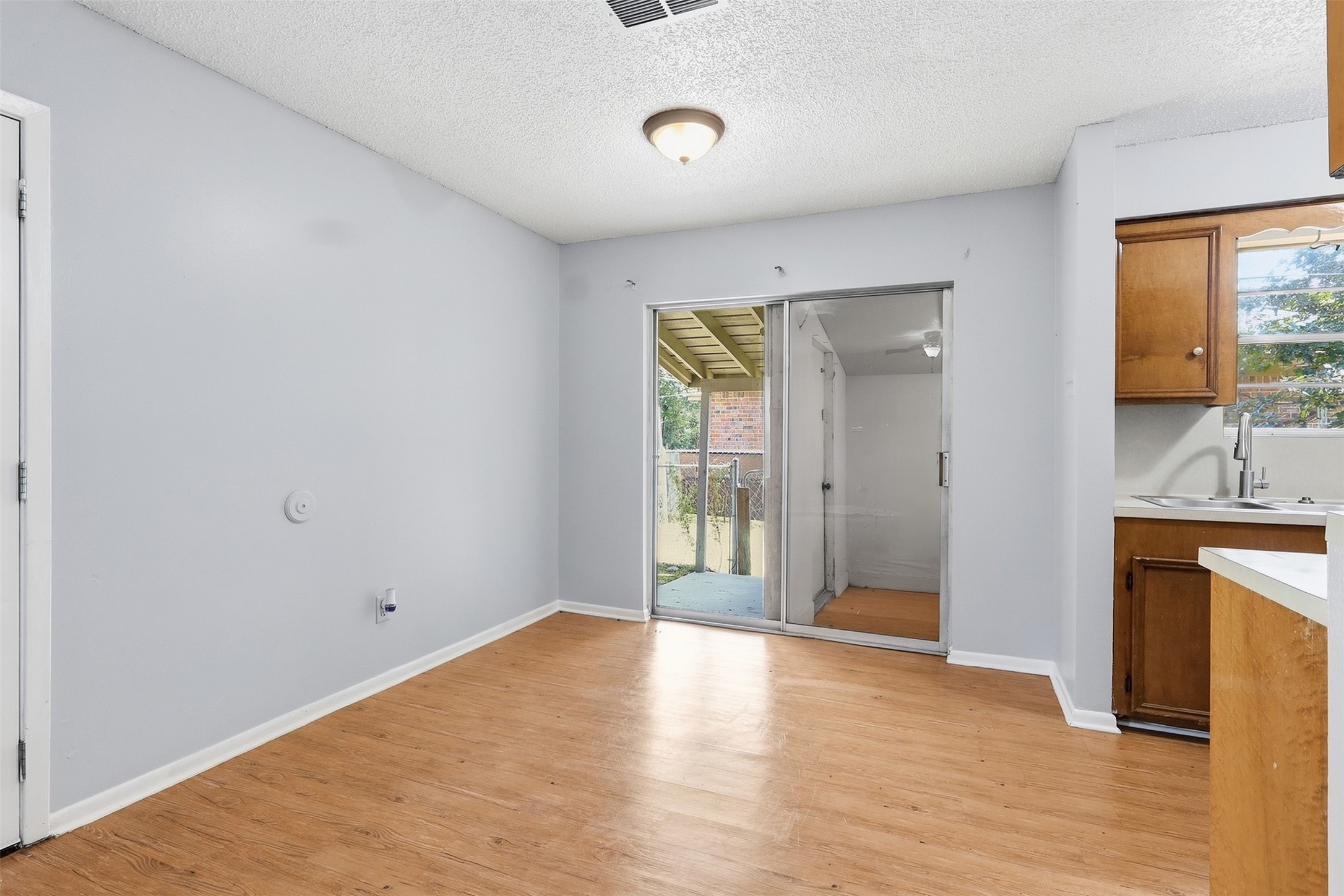 1006 Perry Street Cleveland, TX 77327 - Photo 5 of 14 Dining Area