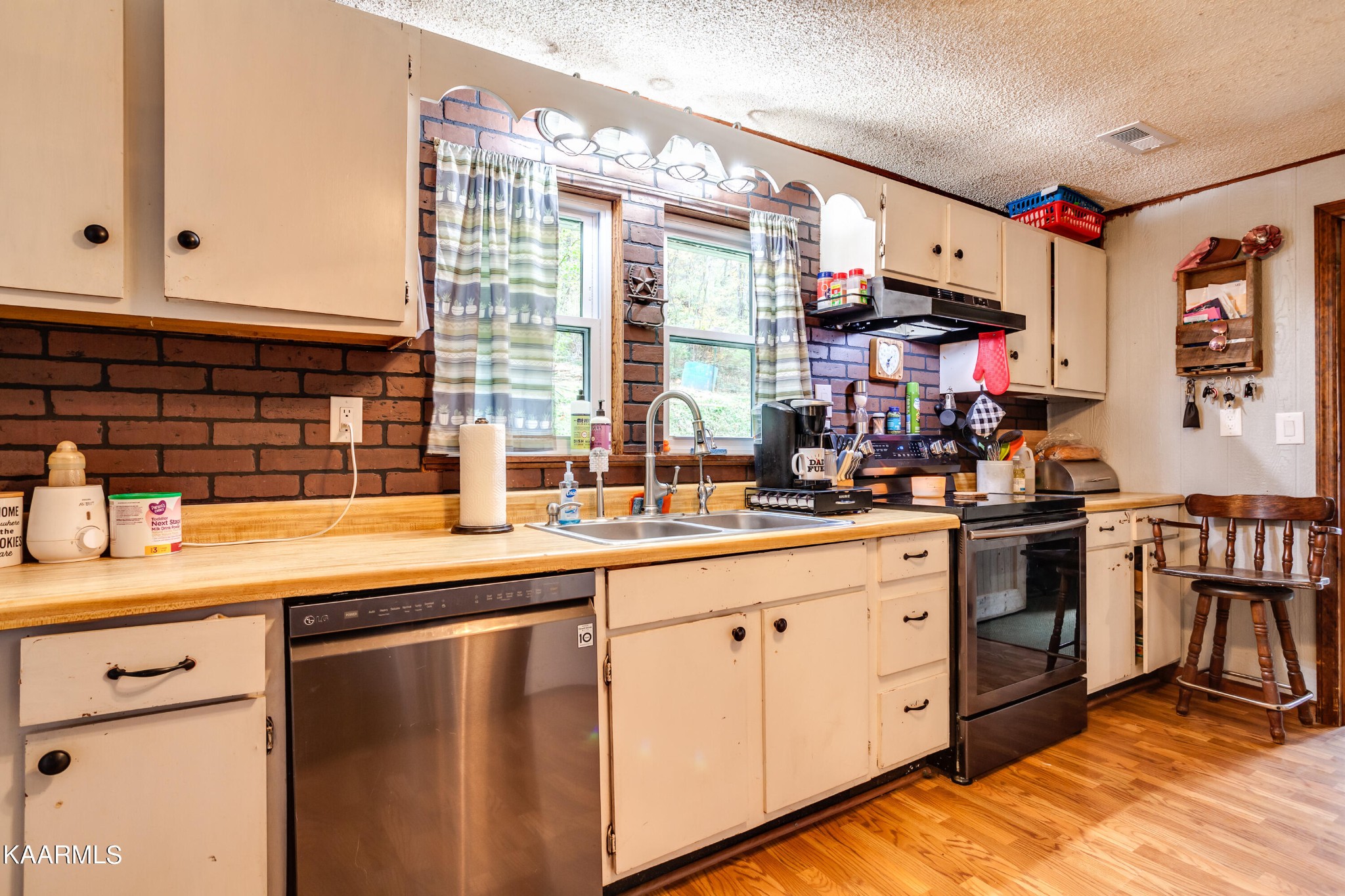 2018 Rhea Road Knoxville, TN 37920 - Photo 11 of 28 a kitchen with stainless steel appliances granite countertop a sink and cabinets